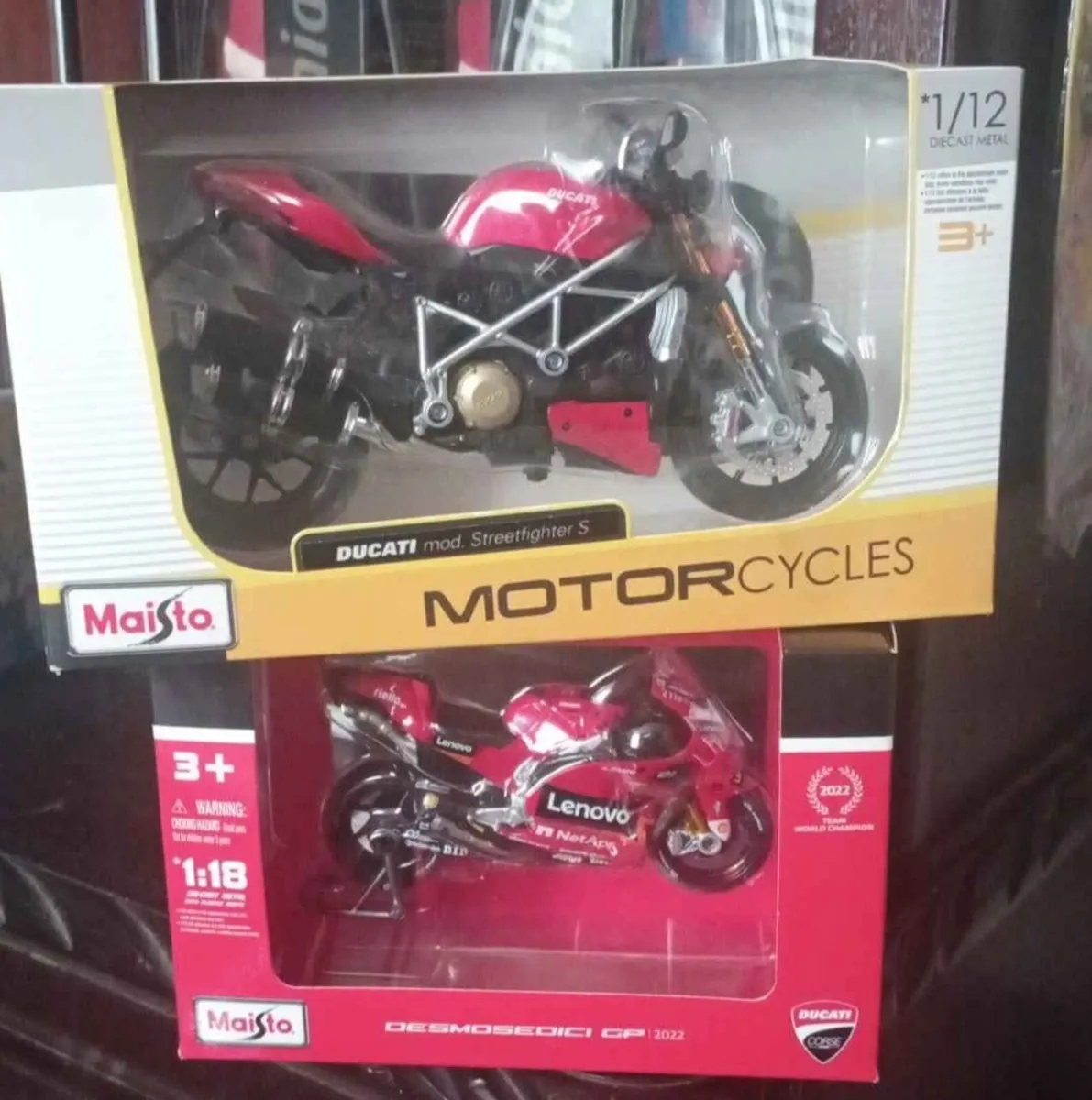 2 DIE. CAST MOTORBIKES MODELS
