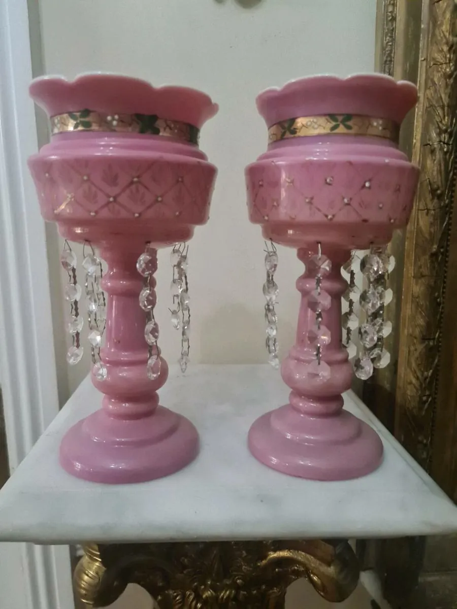 Selection of antiques and vintage items - Image 1