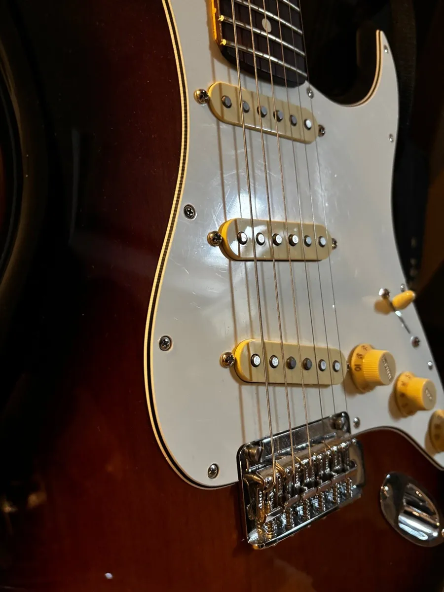 Electric Guitar - Image 3