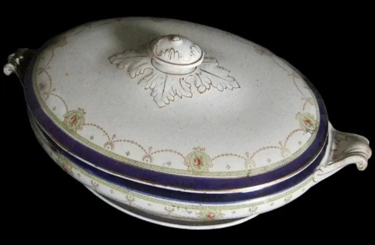 Vintage Wedgewood Platters & Tureen - Image 1