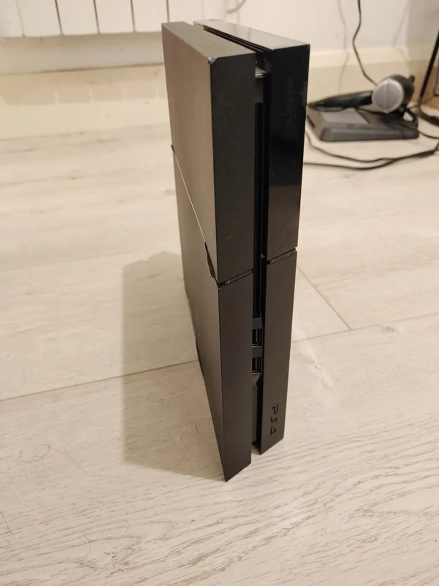 PlayStation 4 - Image 2