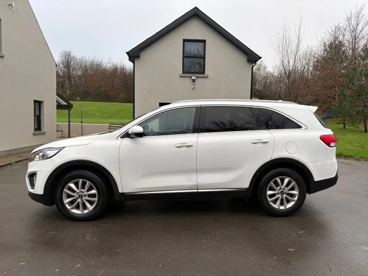 2017 Kia Sorento - Low Mileage - Image 4