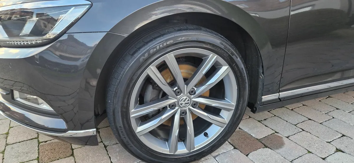 2018 Volkswagen Passat GT 2l - Image 2