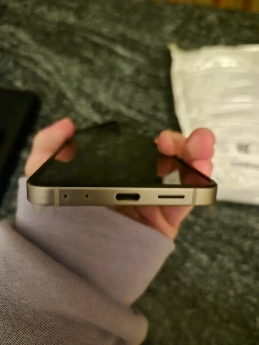 Samsung Galaxy Flip 6 - Image 4