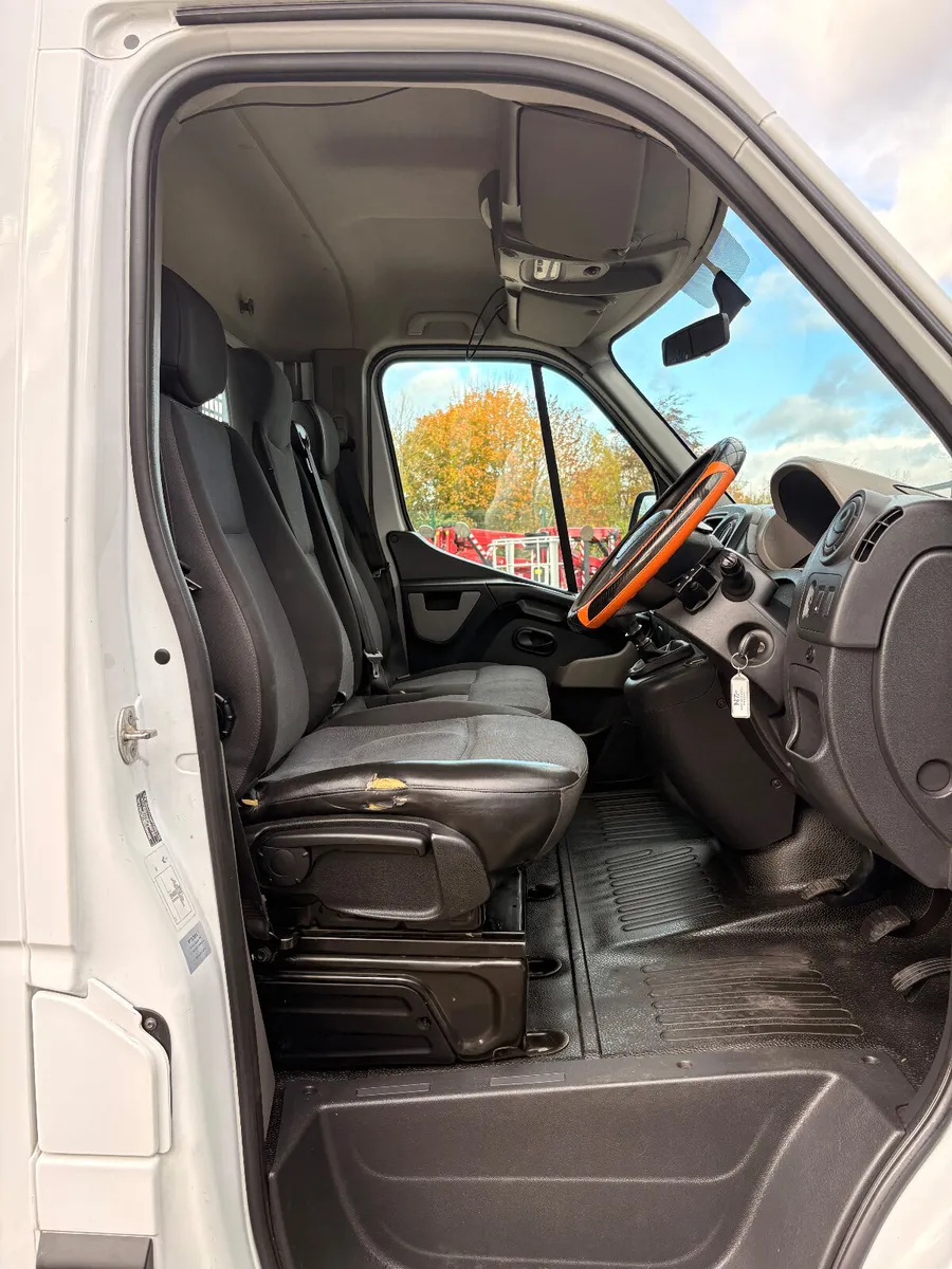 Renault Master 2017 - Image 2
