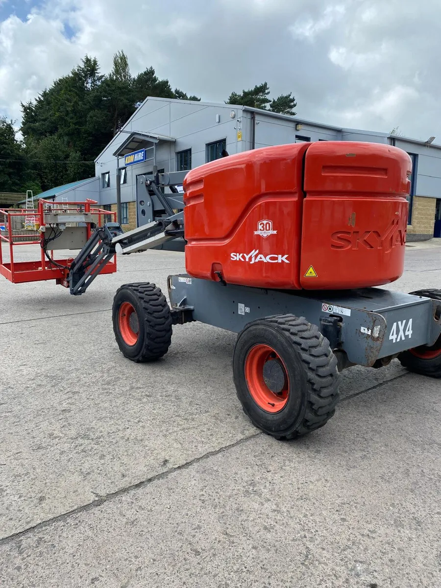 2015 SKYJACK SJ46AJ 52FT ARTIC DIESEL BOOM LIFT - Image 1