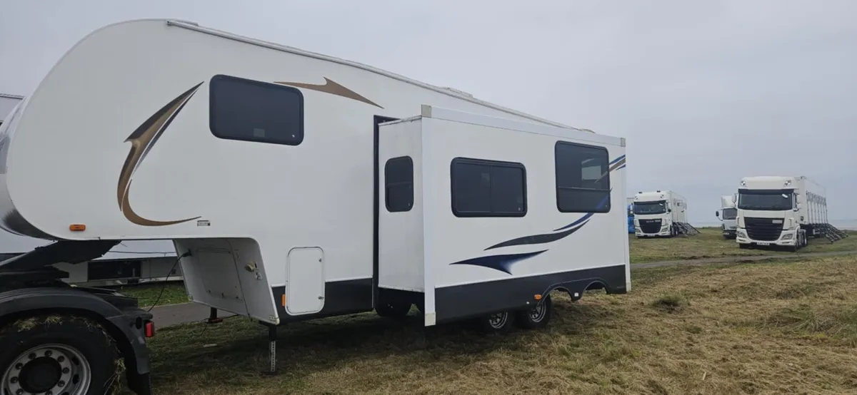 American caravan - Image 1