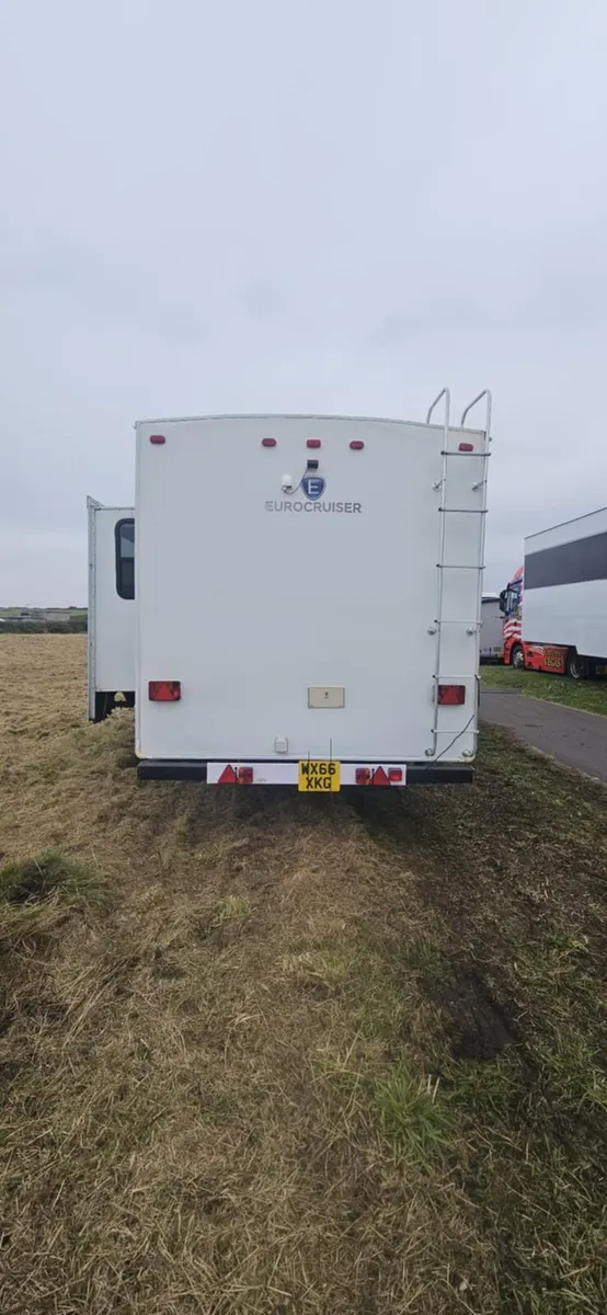 American caravan - Image 3