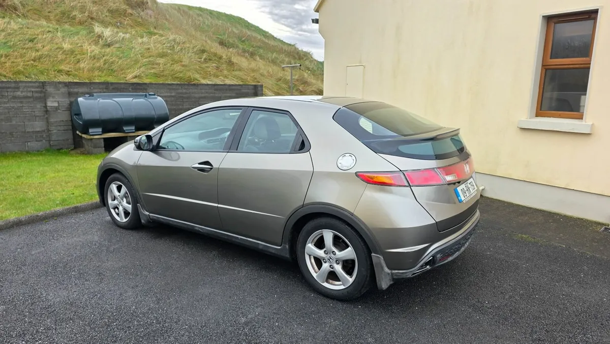 Honda Civic Excellent Condition - Image 1