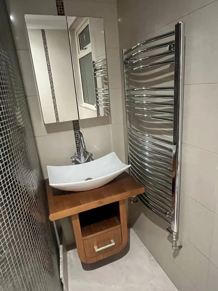 Bathroom vanity unit - Image 1