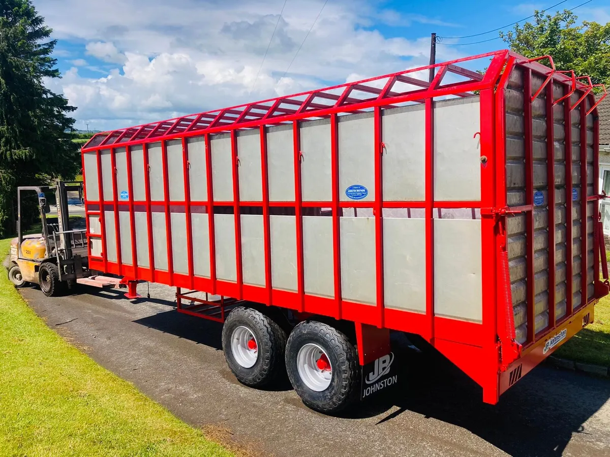 JOHNSTON 20' X 8' LIVESTOCK TRAILER - Image 2
