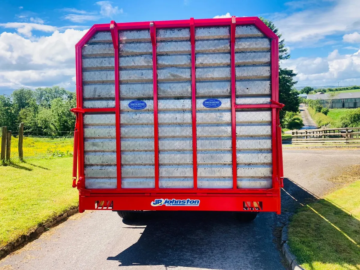 JOHNSTON 20' X 8' LIVESTOCK TRAILER - Image 3