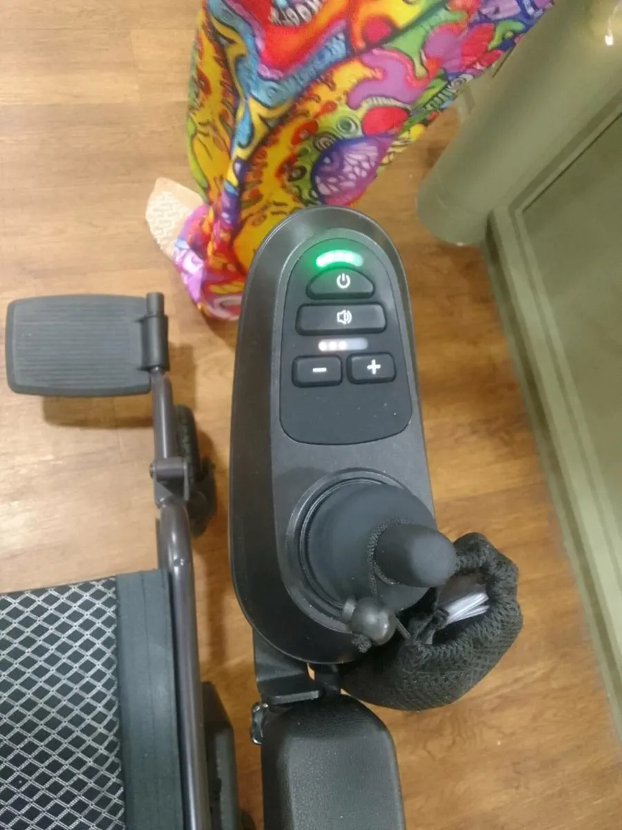Electric wheelchair - Image 4