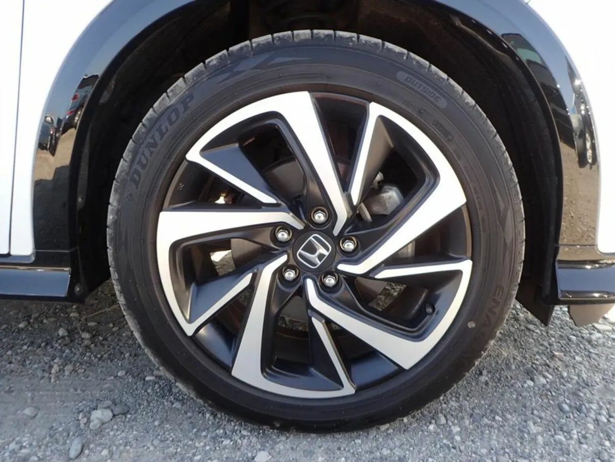 Honda Vezel 172 RS Sensing - Image 2