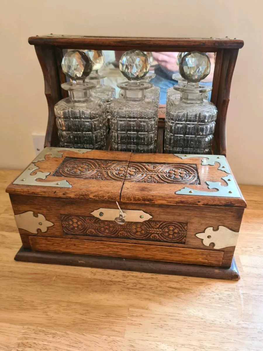 TRIPLE OAK TANTALUS DRINKS HOLDER - Image 1