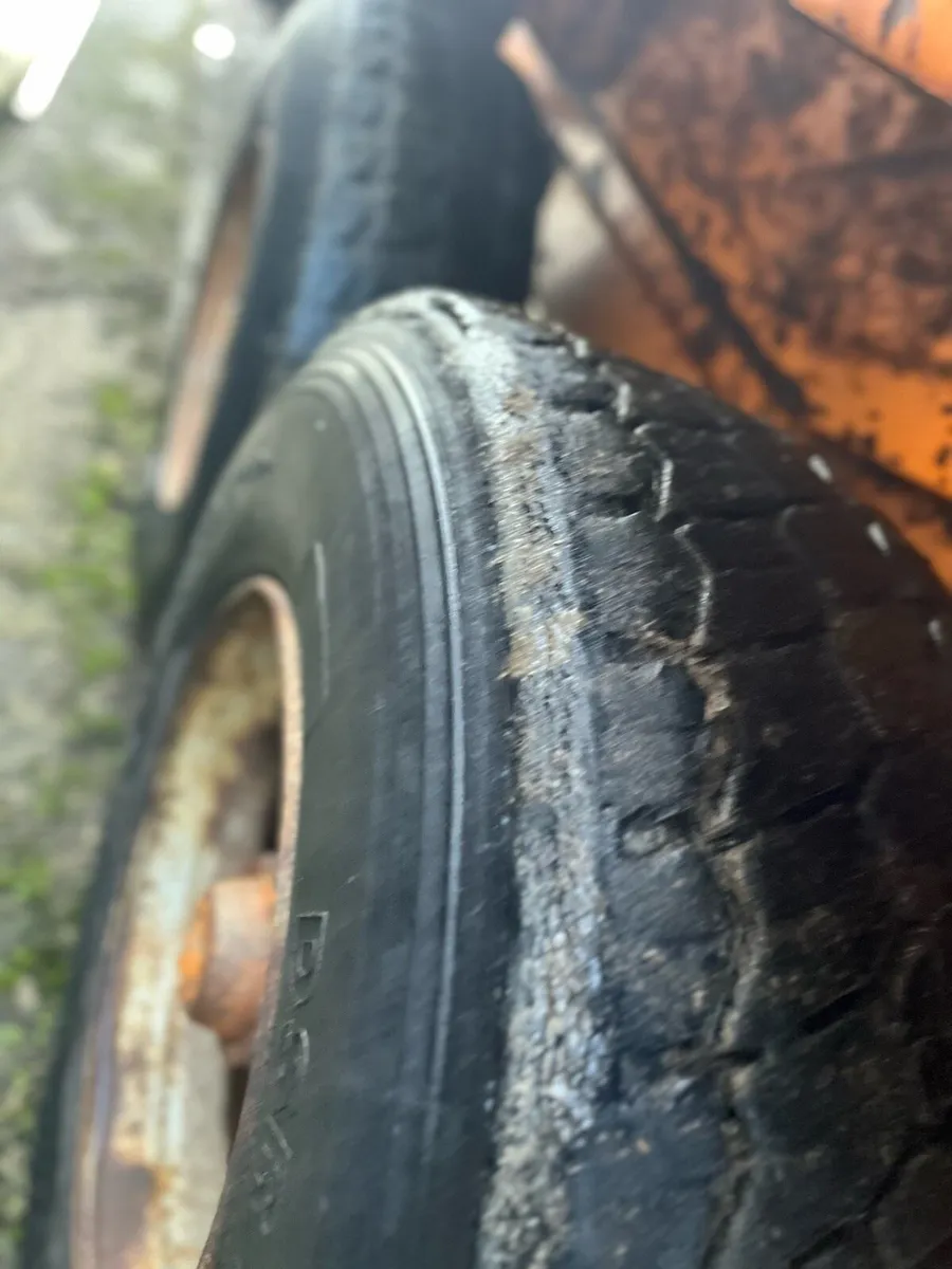 16T dump trailer, chieftain - Image 3