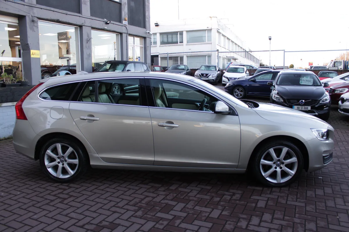 2.0D4 SE LUXURY DELUXE 5DR ESTATE AUTOMATIC // MIN - Image 3