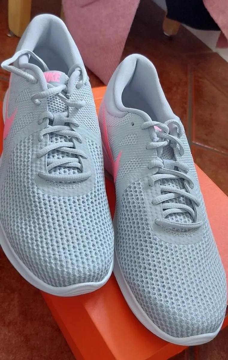 Nike Runner Brand New - Image 2