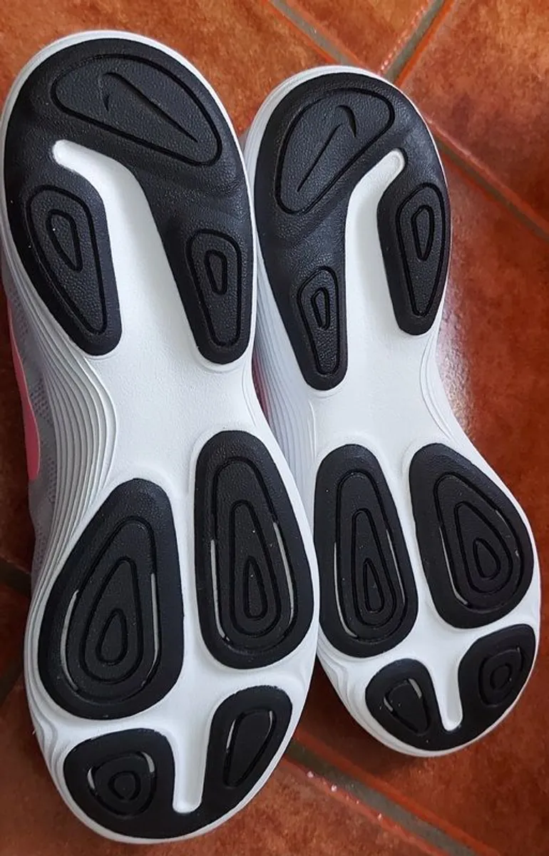 Nike Runner Brand New - Image 4