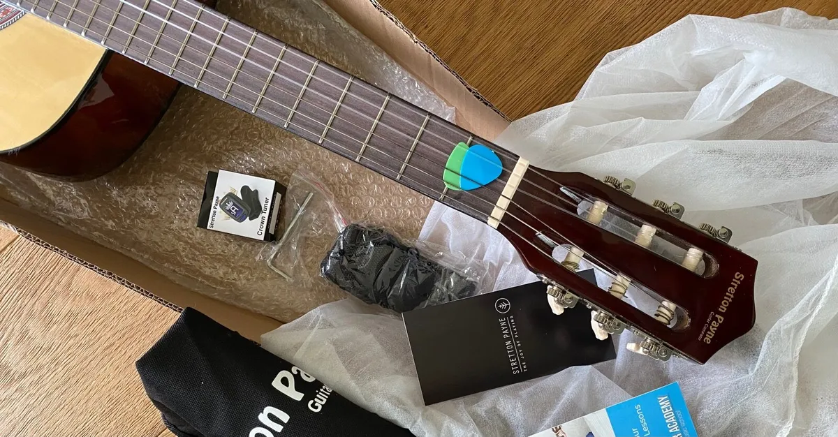 left handed guitar - Image 3