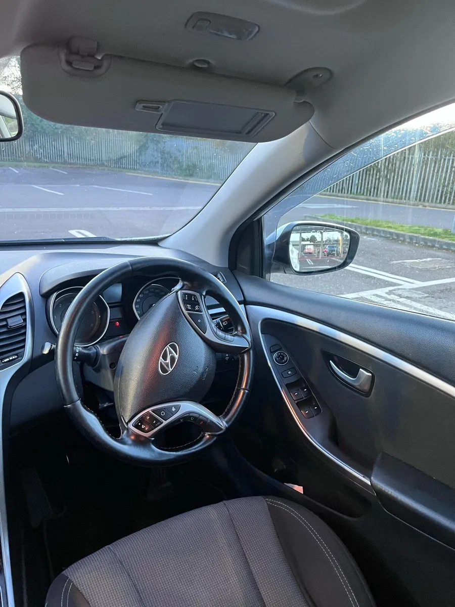 Hyundai i30 estate - Image 4