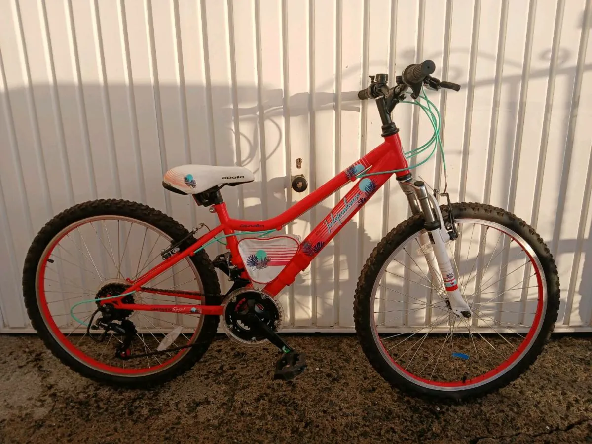 2 girls 24" wheel bikes - Image 3