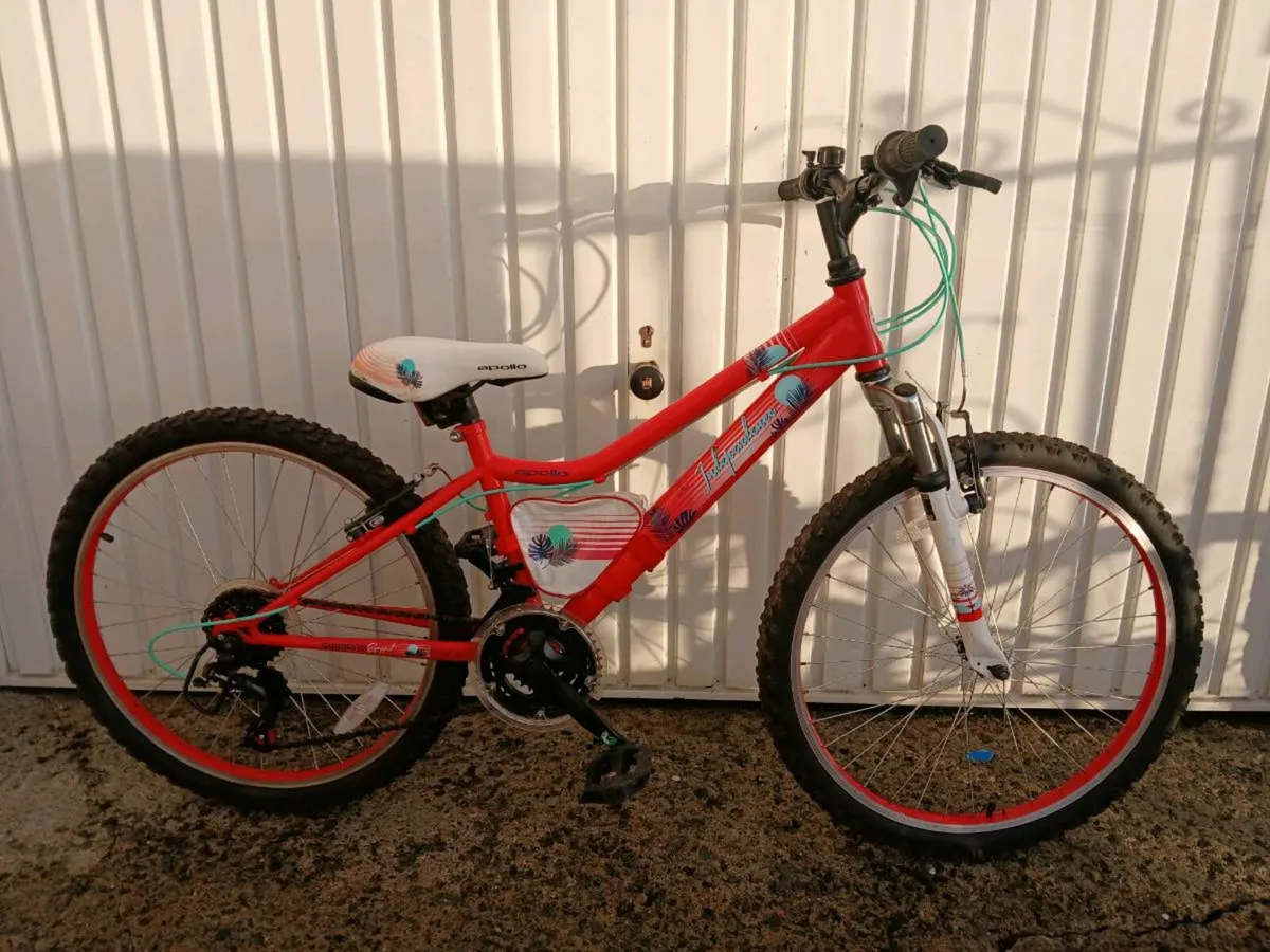 2 girls 24" wheel bikes - Image 4