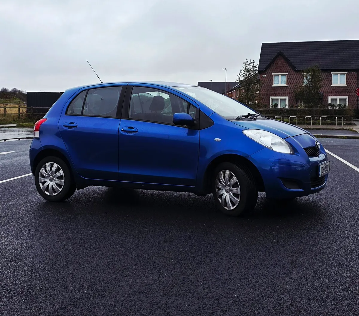 Toyota yaris low mileage 2010 manual - Image 2