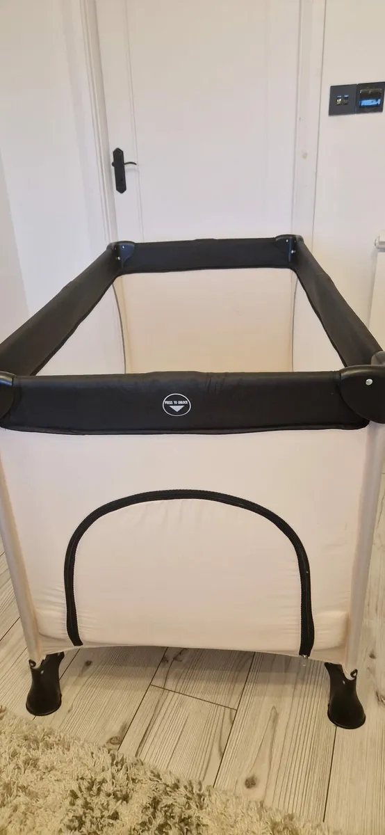 Travel Cot - Image 3