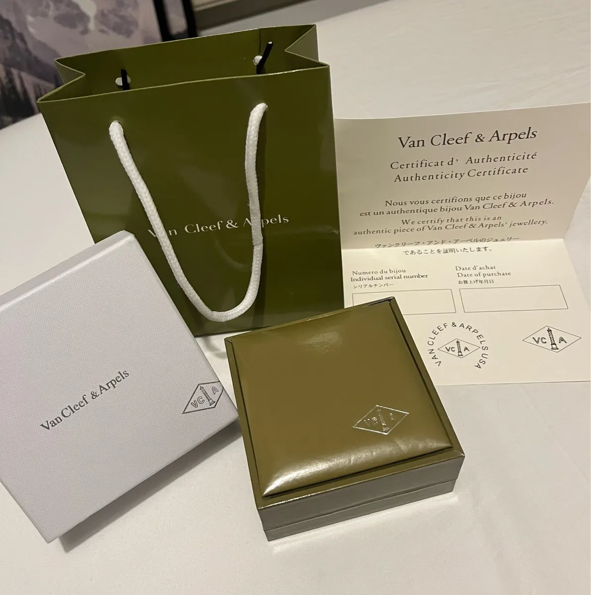 NEW Van cleef & Arpels Alhambra pendant - Image 2