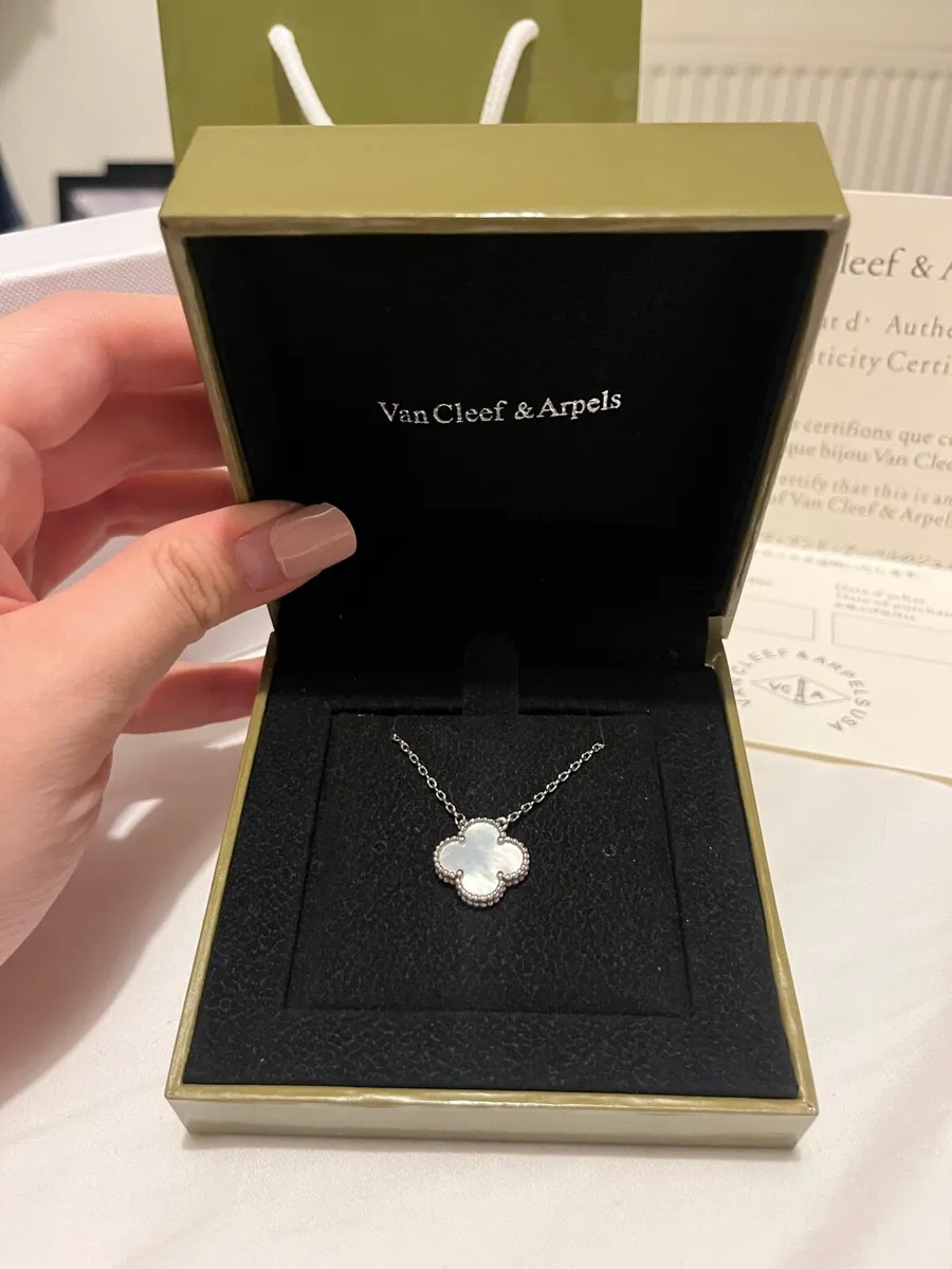 NEW Van cleef & Arpels Alhambra pendant - Image 3