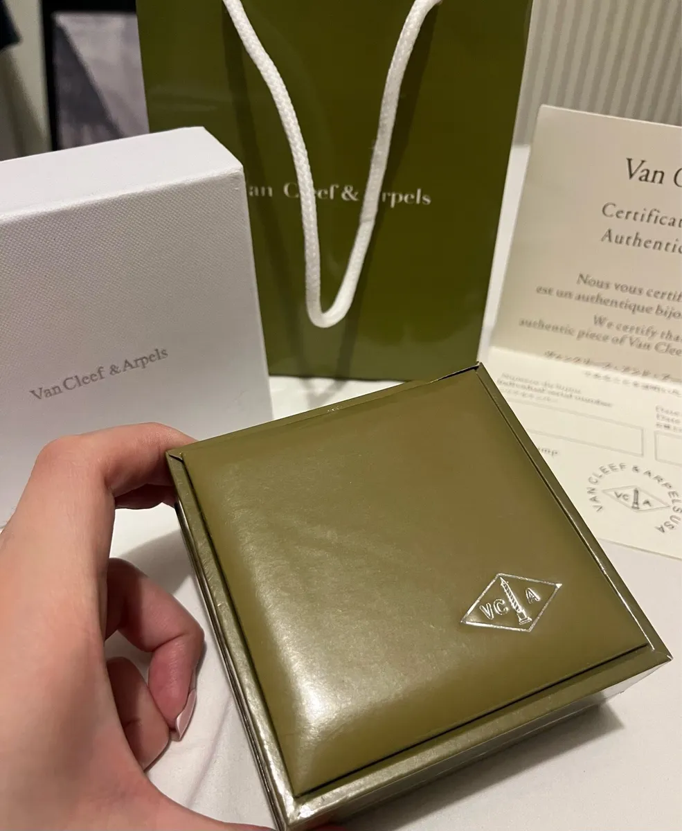 NEW Van cleef & Arpels Alhambra pendant - Image 4
