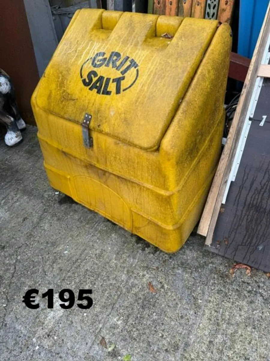 Garden Ornaments & storage unit - Image 1