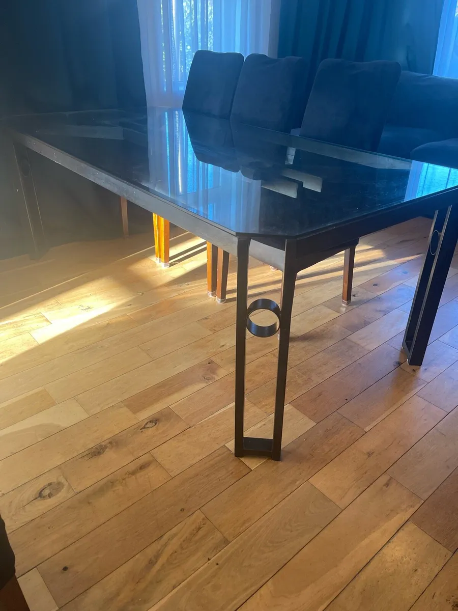 Glass dining table - Image 1
