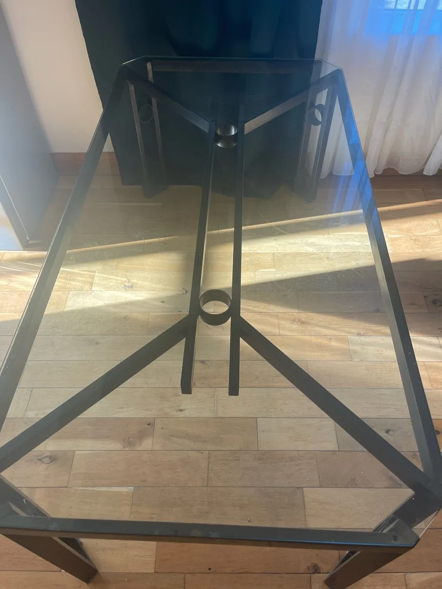 Glass dining table - Image 2
