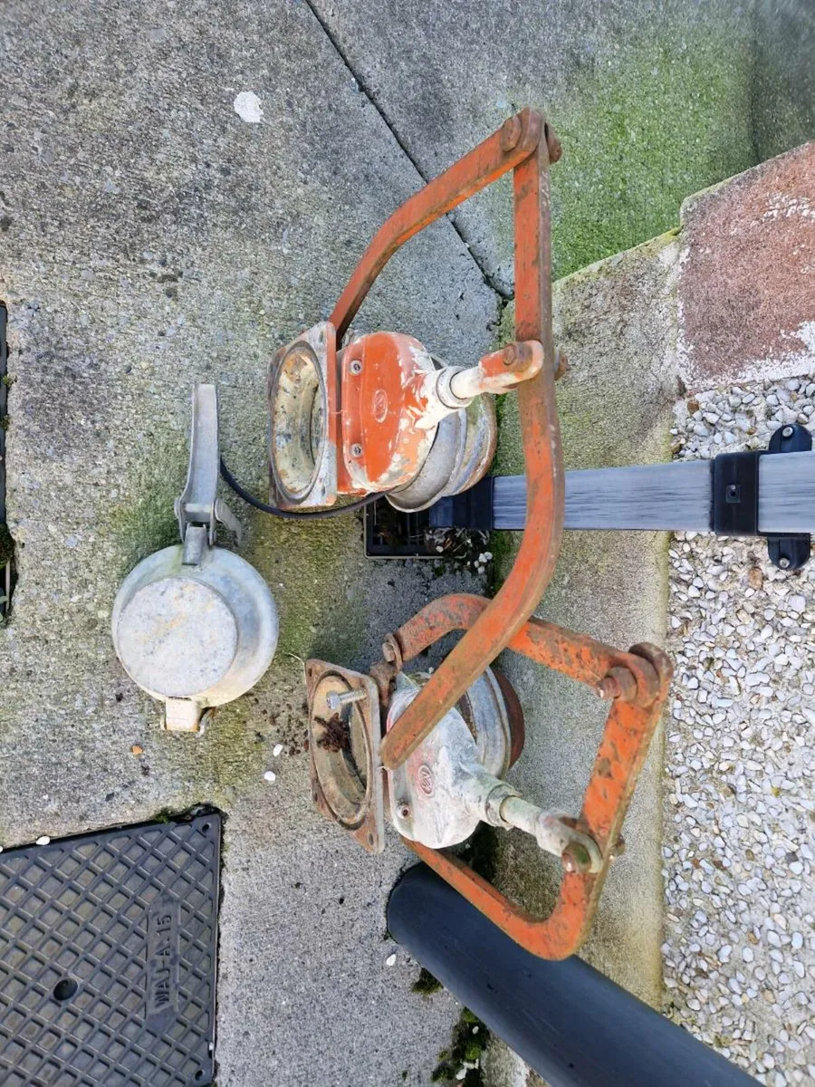 Tyre for tractor and slurry parts. - Image 1