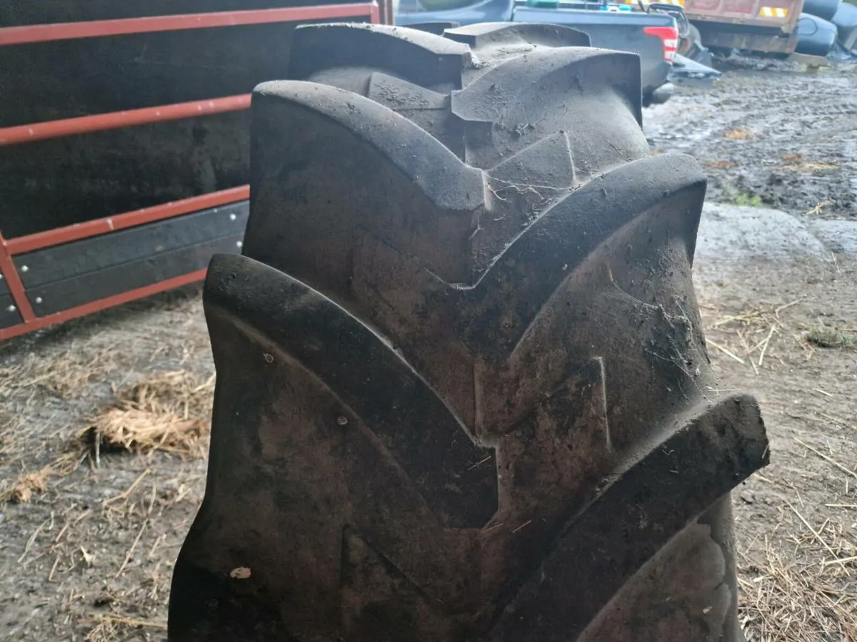 Tyre for tractor and slurry parts. - Image 3