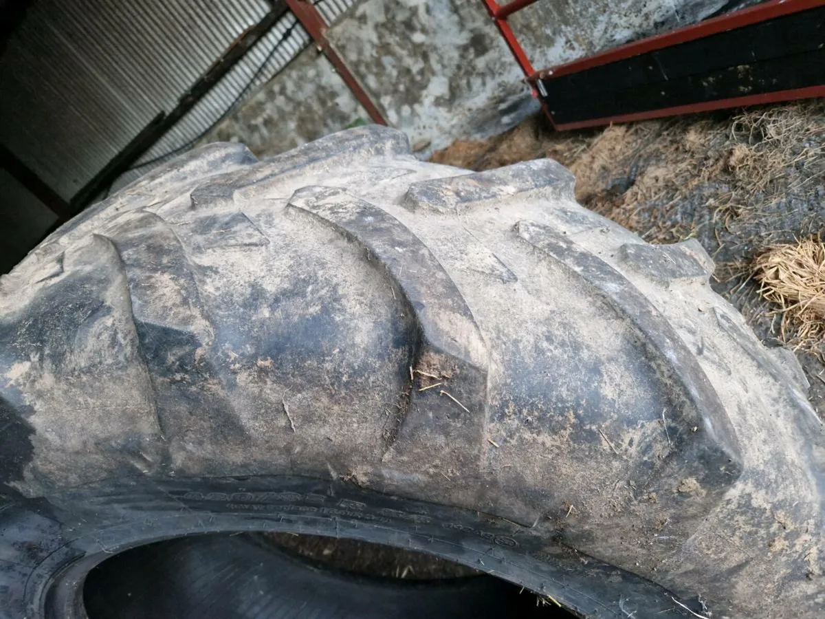 Tyre for tractor and slurry parts. - Image 4
