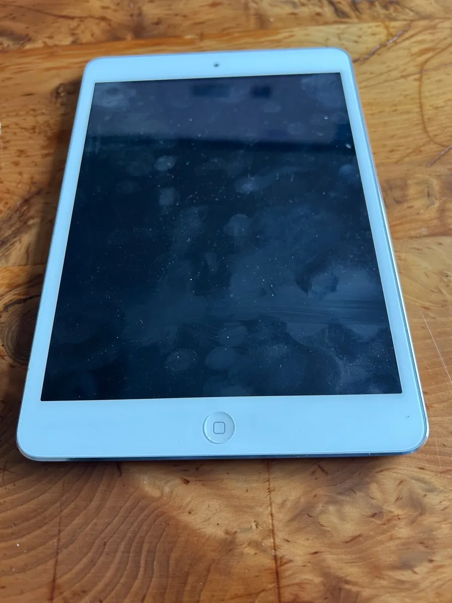 ipad...Kindle - Image 1