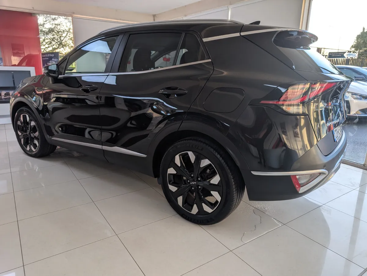 Kia Sportage PHEV 2023 - Image 2