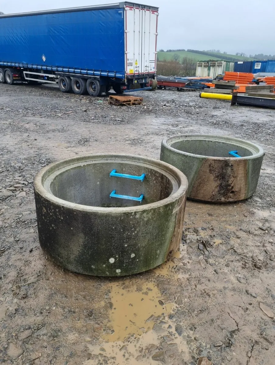 Concrete Rings like new - Image 1