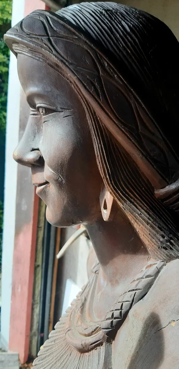 Carved hardwood tribal figure - Image 3