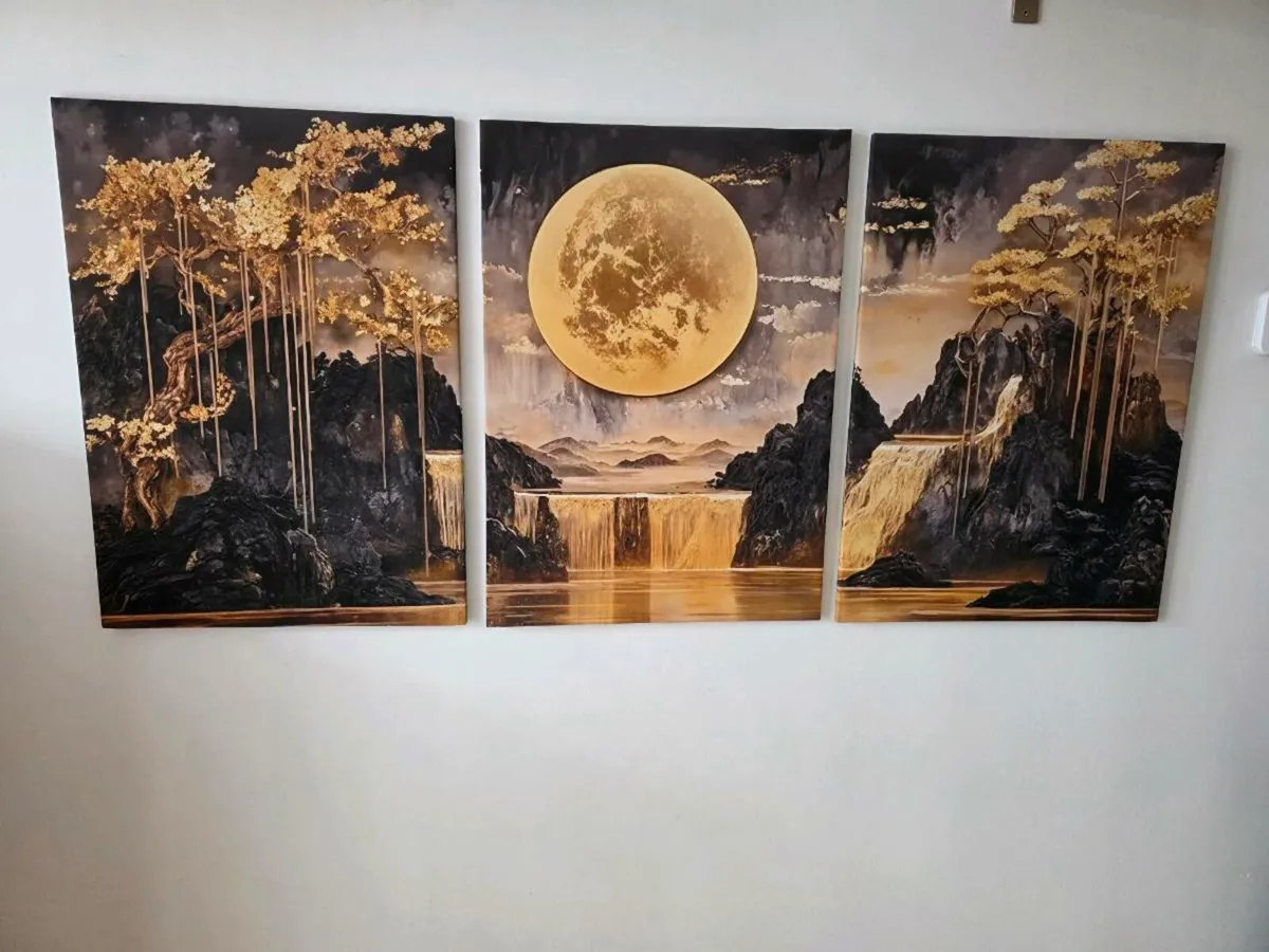 3 canvas 46cm x 67 cm each - Image 1