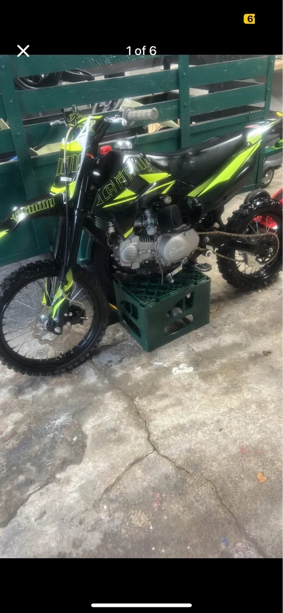 23/24 stomp 140 cc dirt bike … mint condition - Image 1