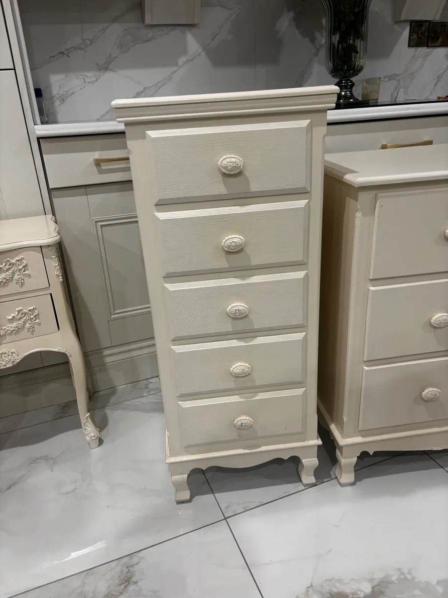 Tall boy and chest of drawers - Image 3