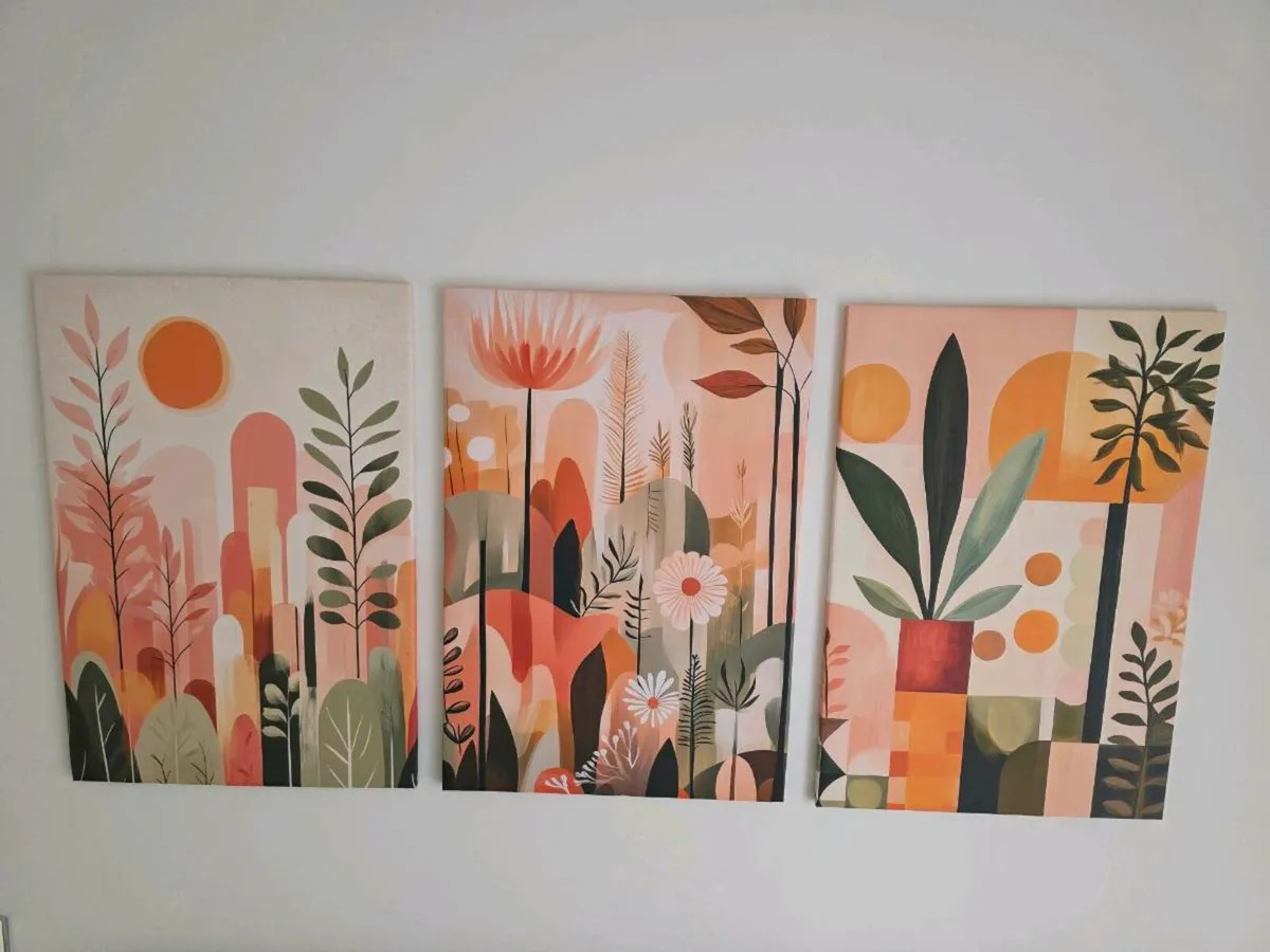 3 canvas 46cm x 67 cm each - Image 1