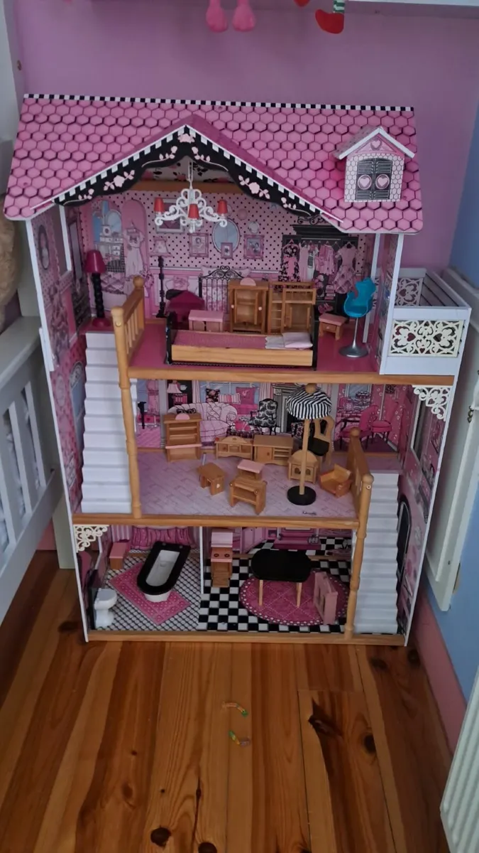Doll house - Image 1