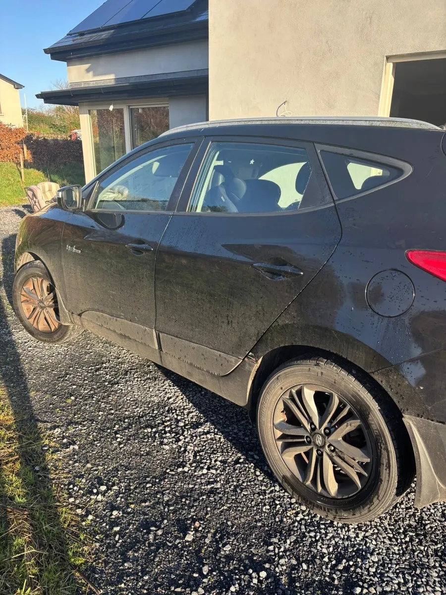 QUICK SALE - Hyundai ix35 2015 - Image 4