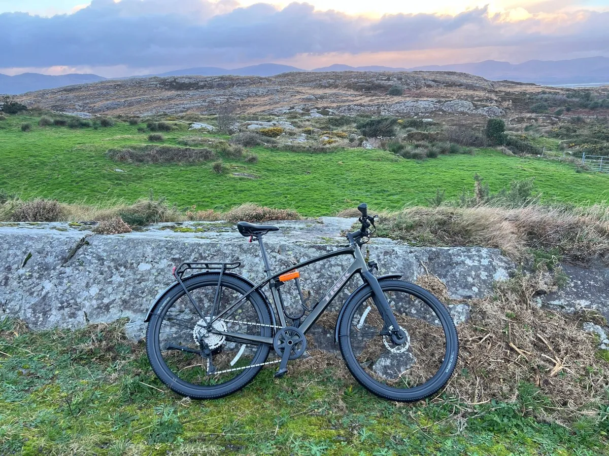 Large Trek bike - Image 2