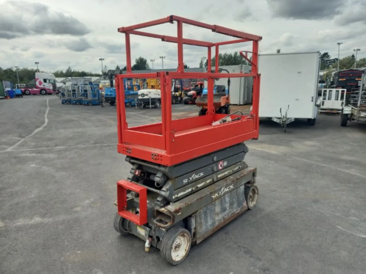 Scissor Lifts For Auction Wednesday 10th December - Image 2